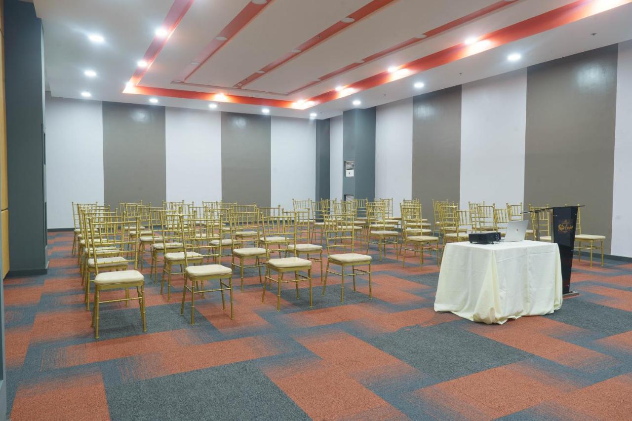 Go Hotels Plus Tuguegarao Экстерьер фото